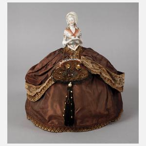 Große Teepuppe als Schokoladenmädchen