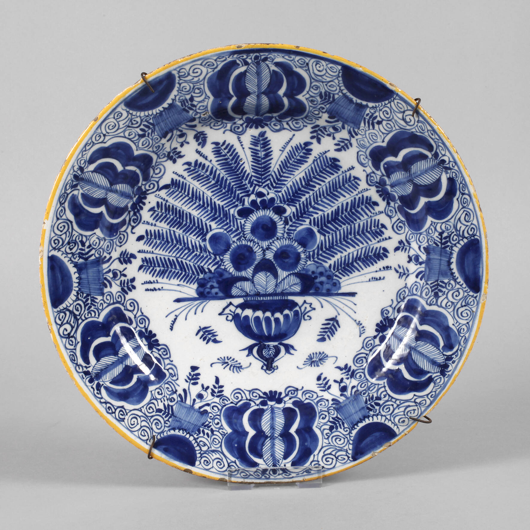 Großer Delfter Pfauenteller