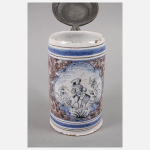 Nürnberger Fayencewalzenkrug mit Landsknecht