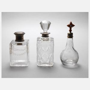 Drei Glasflakons