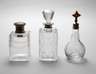 Drei Glasflakons