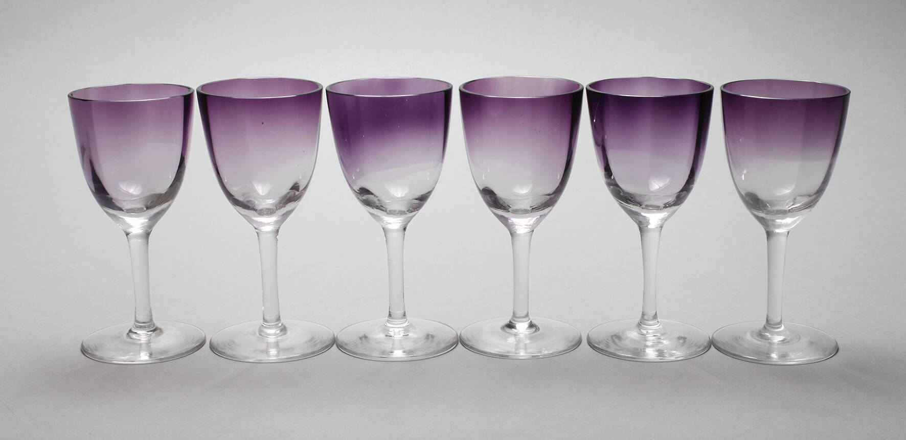 Sechs Weingläser