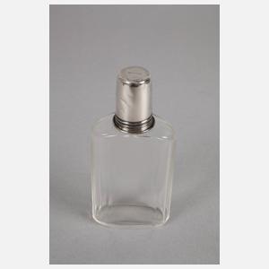 Vier Flakons und ein Serviettenhalter