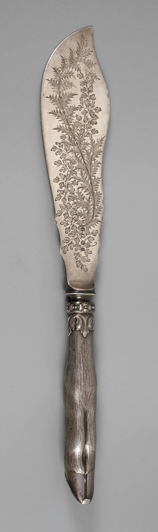 Jagdliches Fischvorlegemesser mit Silbergriff