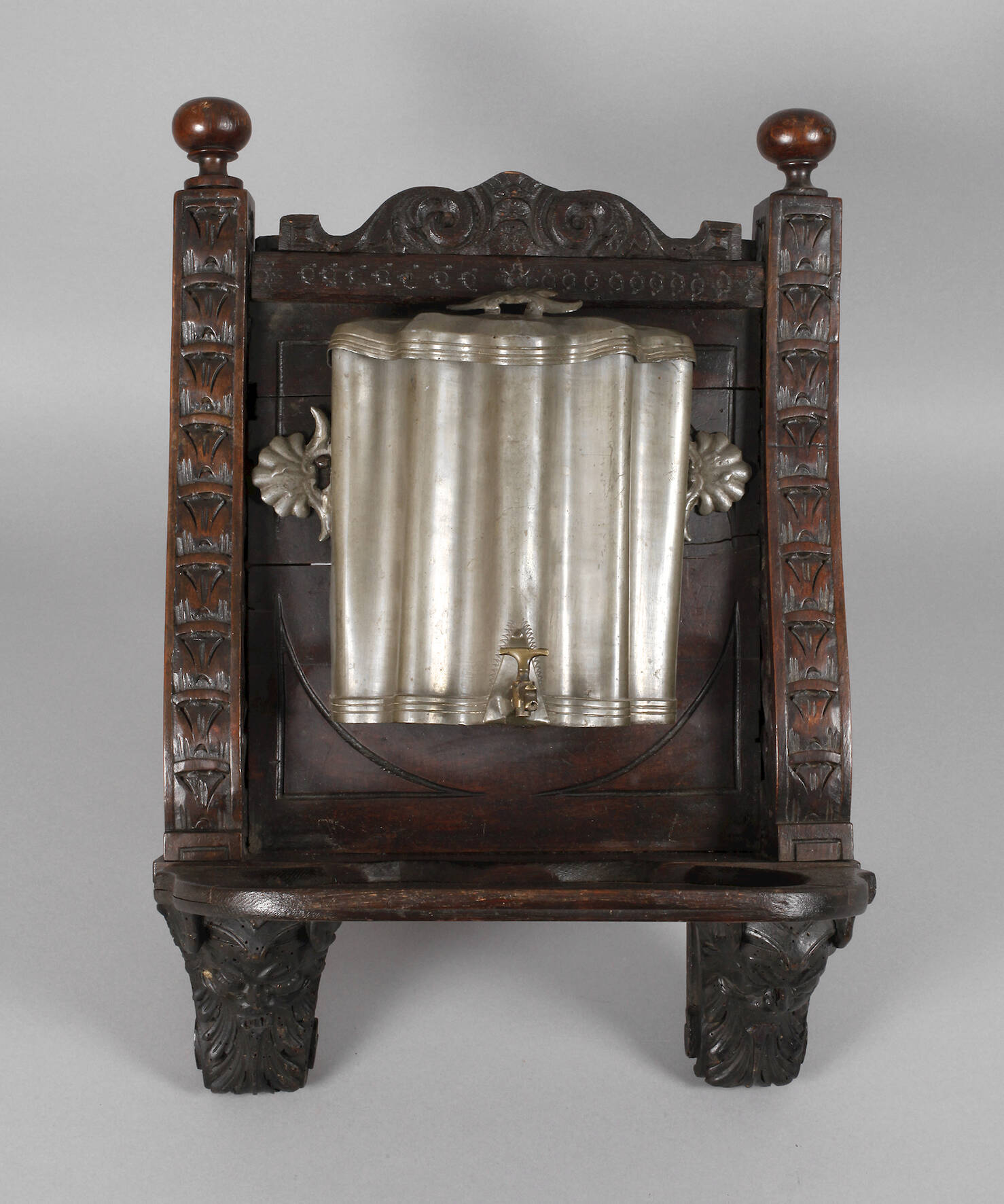 Barocker Wasserspender Zinn