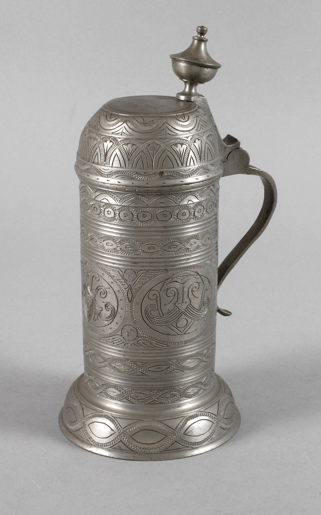 Aufwendig gravierter Zinnwalzenkrug Thüringen