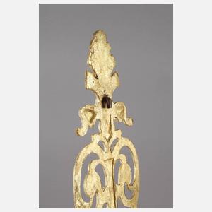 Paar lange feuervergoldete Bronzebeschläge