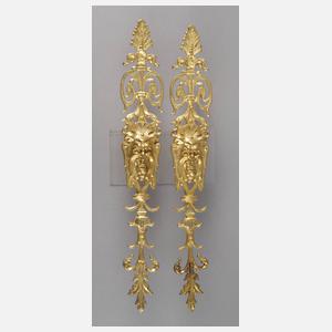 Paar lange feuervergoldete Bronzebeschläge