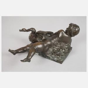 Kleine Brunnenfigur Putto mit Schwan