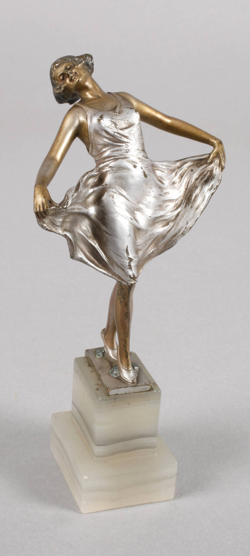 Bruno Zach, Tänzerin