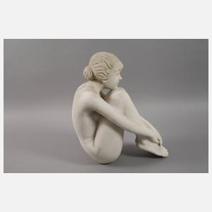 Hockender Mädchenakt