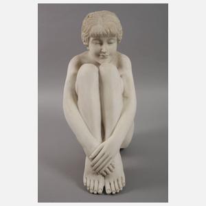 Hockender Mädchenakt