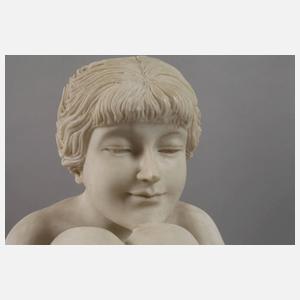 Hockender Mädchenakt