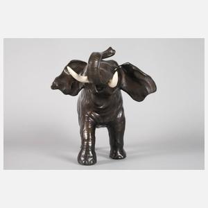 Großer schreitender Elefant