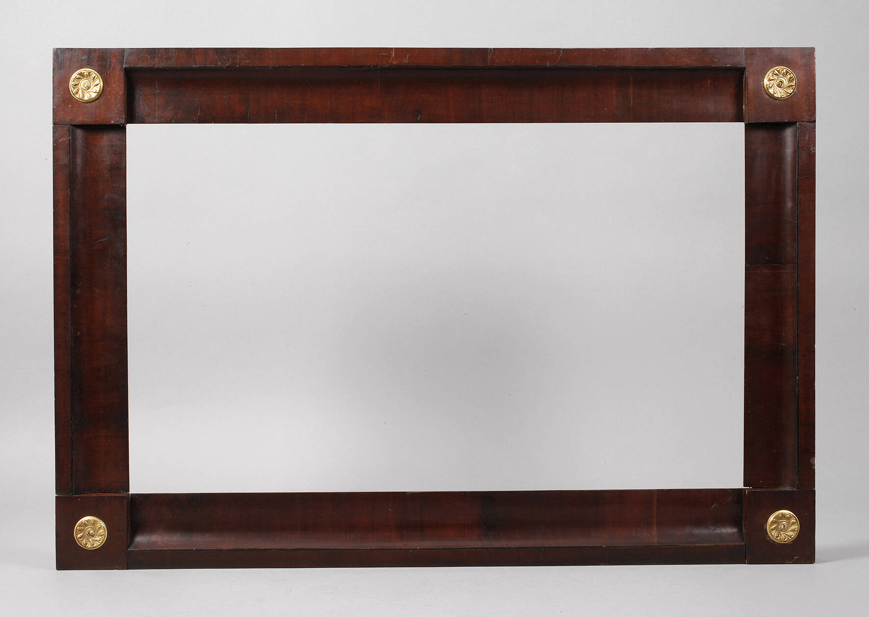 Klassizistischer Rahmen mit Rosetten