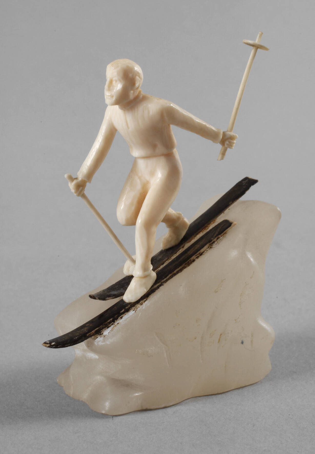 Kleine Elfenbeinschnitzerei