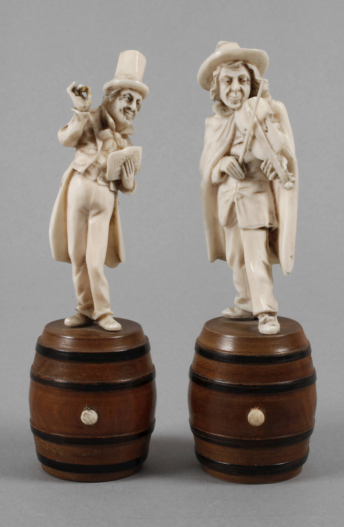 Zwei Elfenbeinschnitzereien