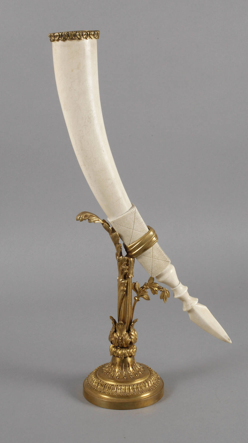 Elfenbeinstoßzahn als Trinkhorn