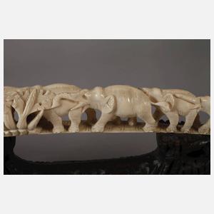 Beschnitzter Stoßzahn