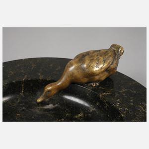 Figürliche Serpentinschale