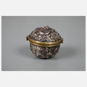 Zwei Galanteriewaren