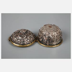 Zwei Galanteriewaren