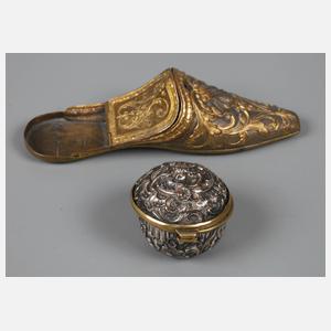 Zwei Galanteriewaren