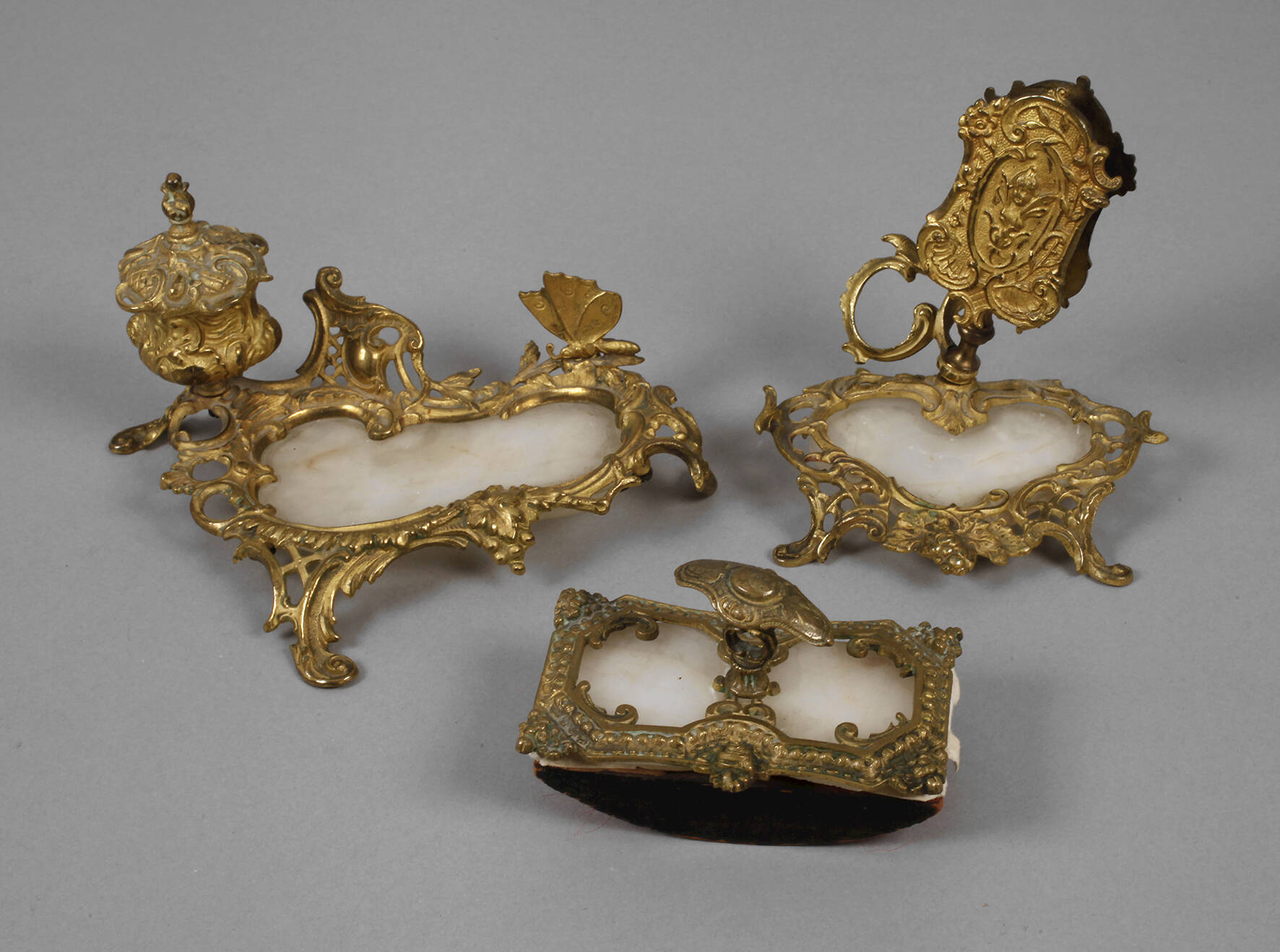 Schreibtischgarnitur im Rokokostil