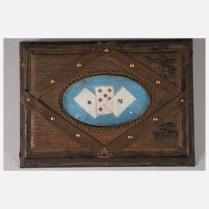 Spieleschatulle mit Perlstickerei