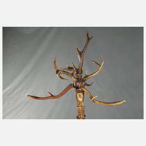 Geweih-Garderobenständer