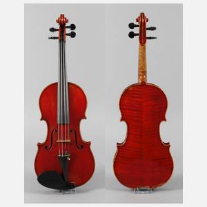Meistervioline Albin Höllinger im Etui