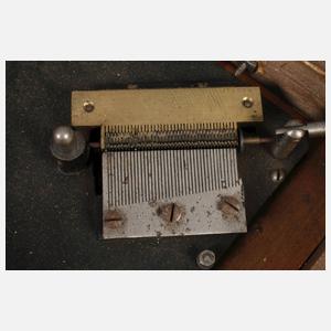 Christbaumständer mit Spielwerk