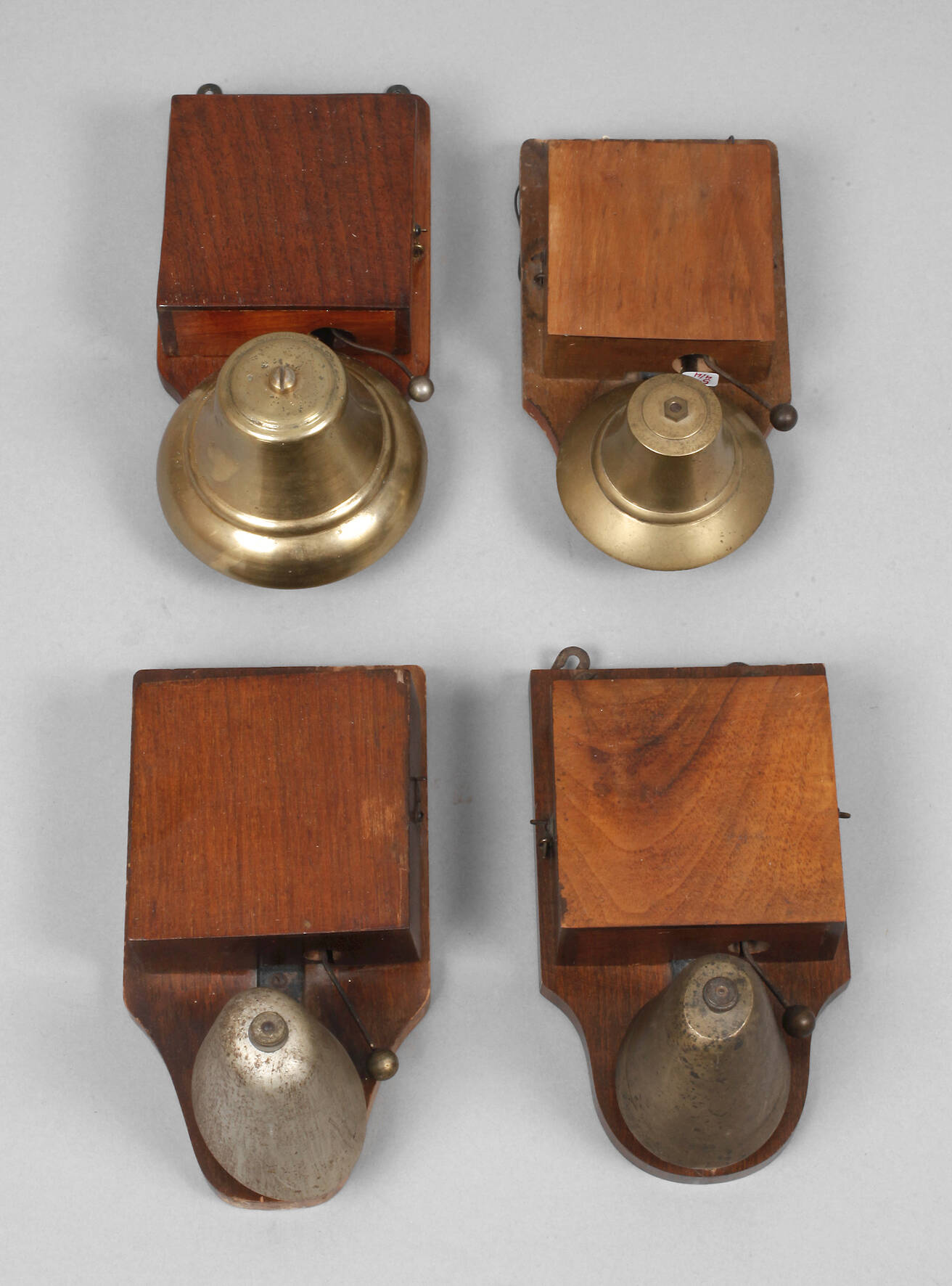 Vier elektrische Türklingeln