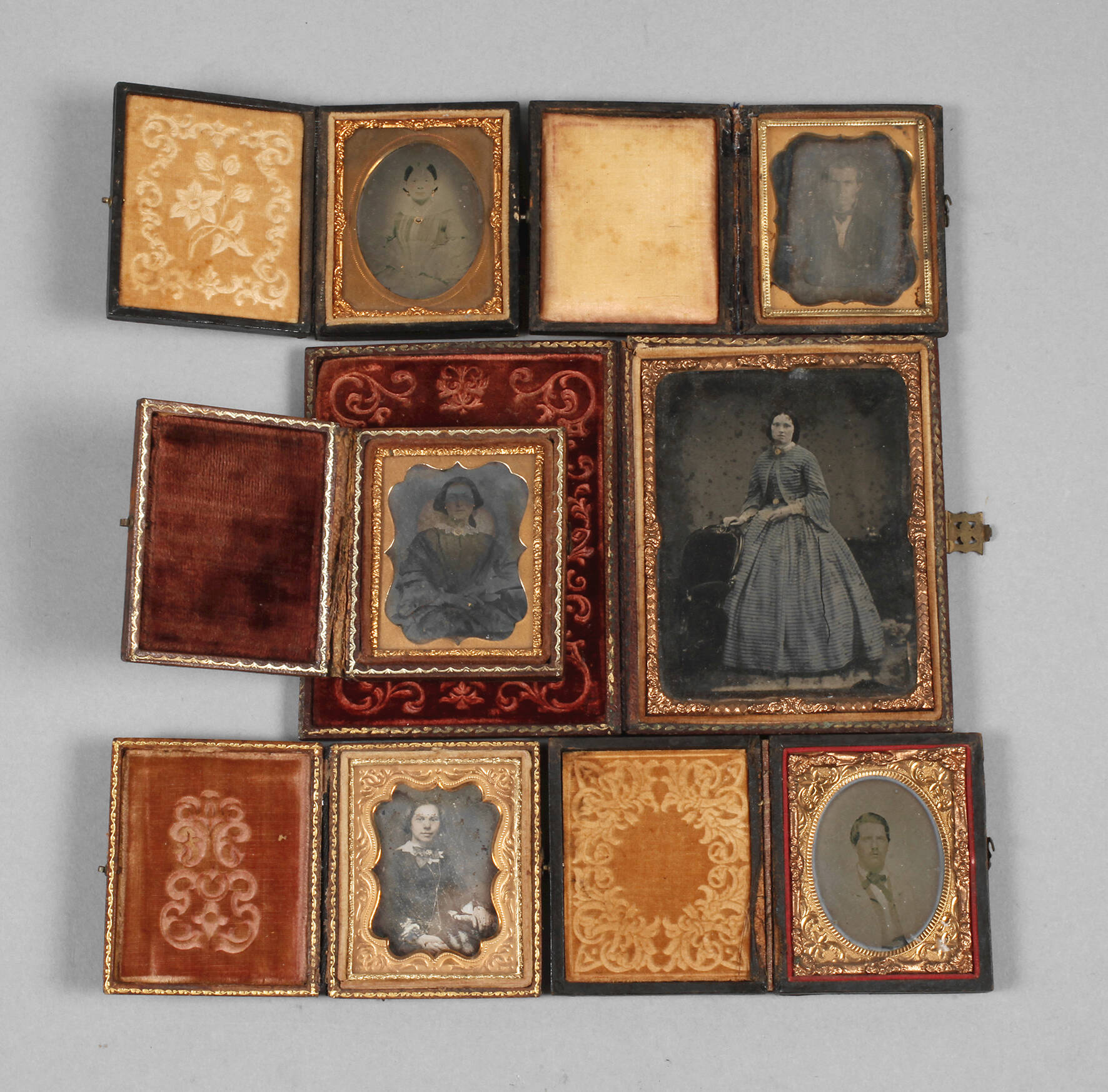 Sechs Daguerreotypien in Etuis