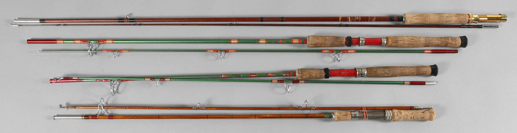 Vier Angelruten mit Zubehör