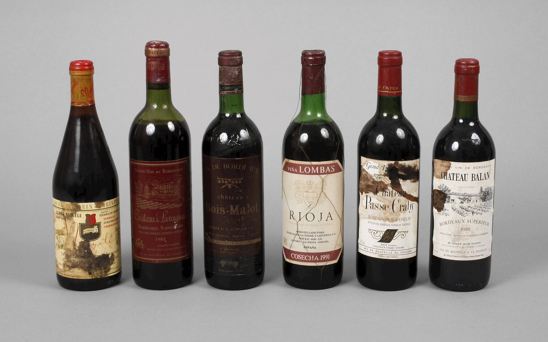 Sechs Flaschen Rotwein