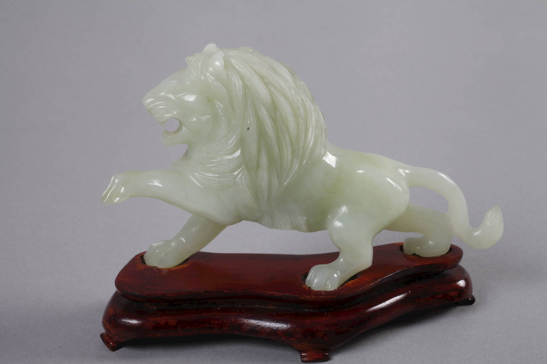 Drei Jadeschnitzereien