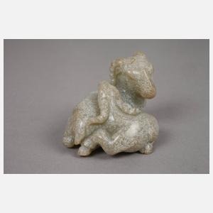 Zwei Steinschnitzereien