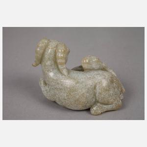 Zwei Steinschnitzereien