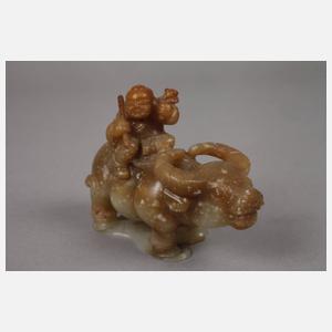 Zwei Steinschnitzereien