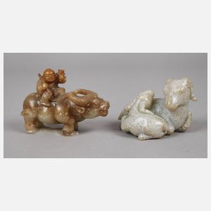 Zwei Steinschnitzereien