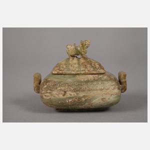 Jadedose mit Fohhund