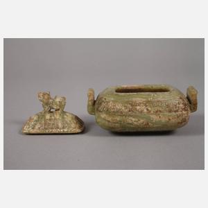 Jadedose mit Fohhund