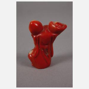 Kleine Korallschnitzerei