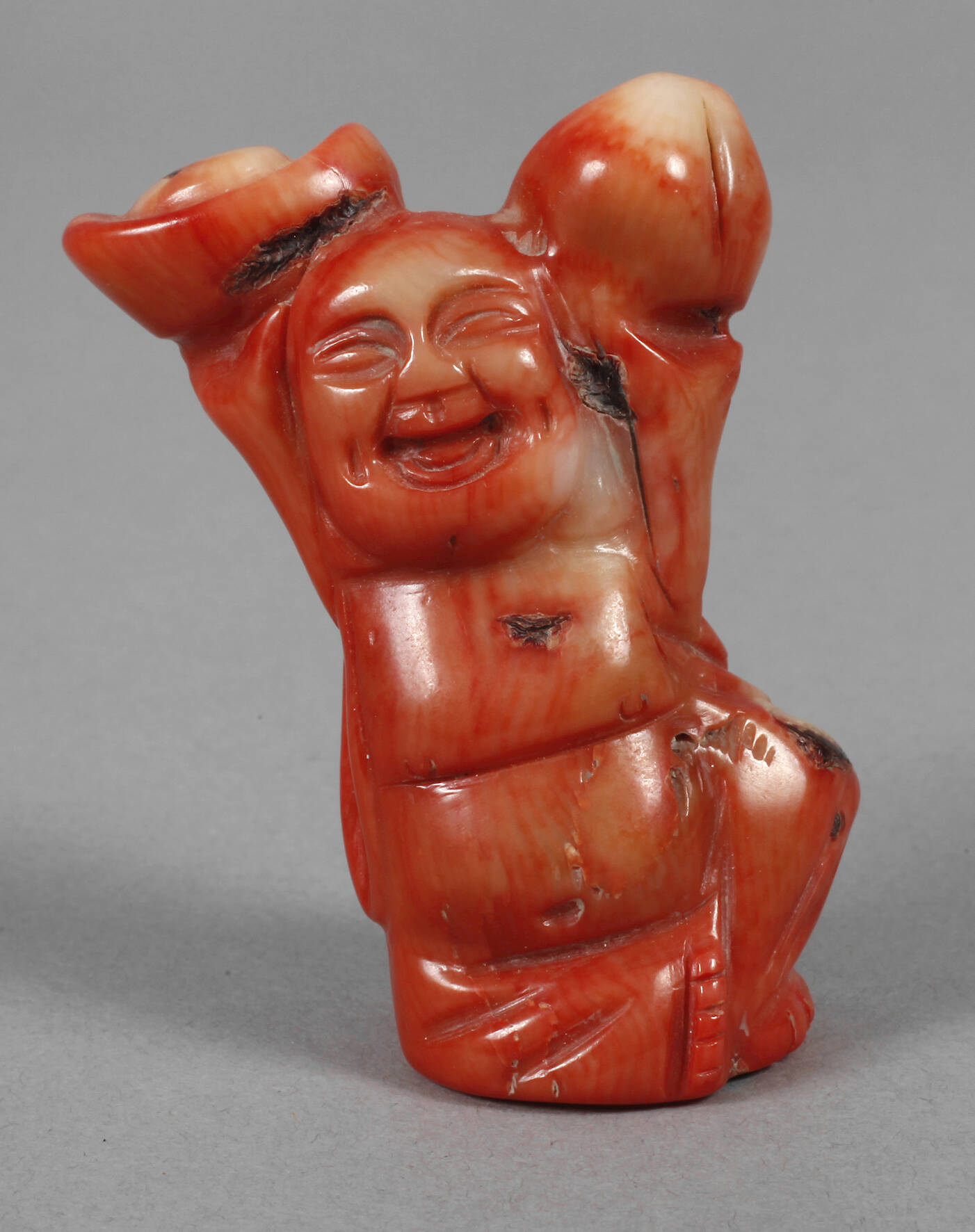 Kleine Korallschnitzerei