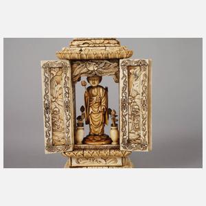 Prächtige Beinschnitzerei