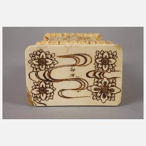 Prächtige Beinschnitzerei