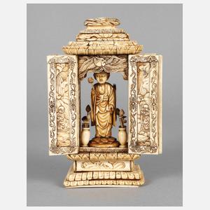 Prächtige Beinschnitzerei