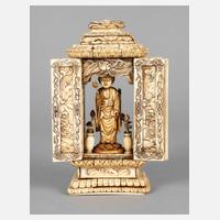 Prächtige Beinschnitzerei111