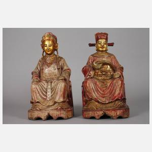 Paar asiatische Ahnenfiguren